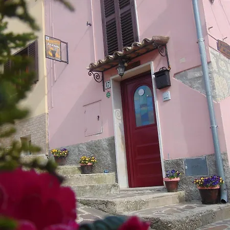 La Casetta Del Castello Bed and breakfast